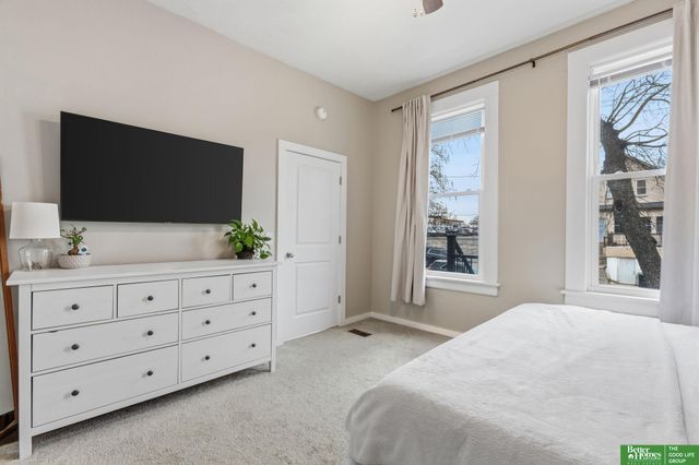 828 S 21st Street, Omaha, NE 68108