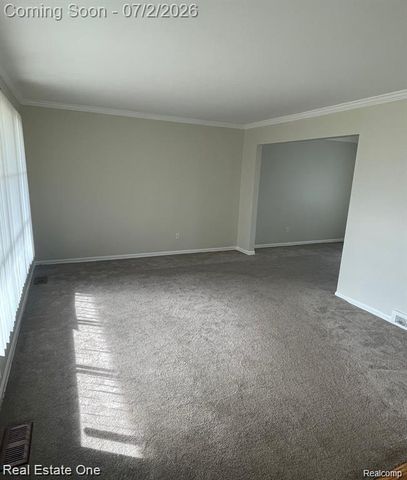 26950 ROCHELLE Street, Dearborn Heights, MI 48127