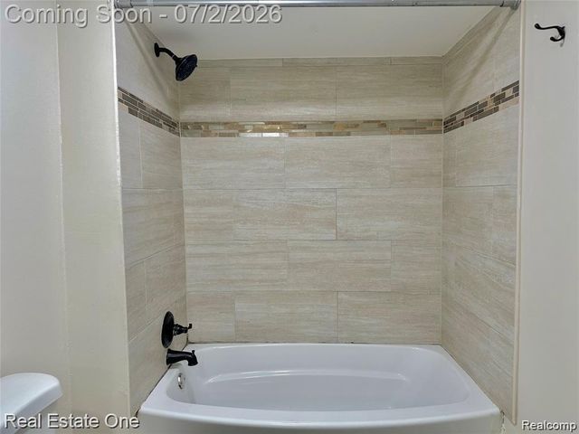 26950 ROCHELLE Street, Dearborn Heights, MI 48127