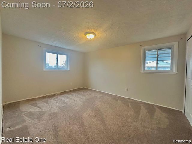 26950 ROCHELLE Street, Dearborn Heights, MI 48127