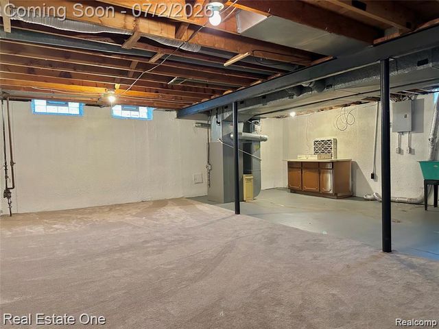 26950 ROCHELLE Street, Dearborn Heights, MI 48127