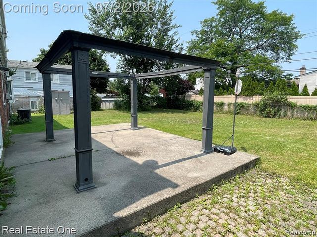 26950 ROCHELLE Street, Dearborn Heights, MI 48127