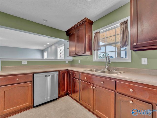 4810 Creston Court SE, Owens Cross Roads, AL 35763