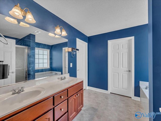 4810 Creston Court SE, Owens Cross Roads, AL 35763