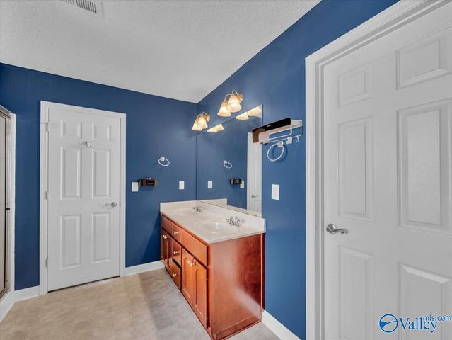 4810 Creston Court SE, Owens Cross Roads, AL 35763