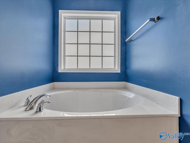 4810 Creston Court SE, Owens Cross Roads, AL 35763