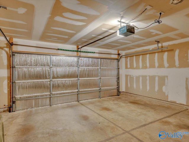 4810 Creston Court SE, Owens Cross Roads, AL 35763