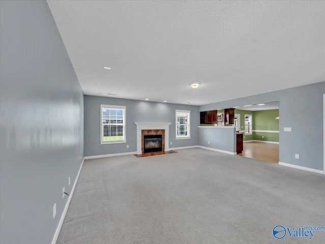 4810 Creston Court SE, Owens Cross Roads, AL 35763