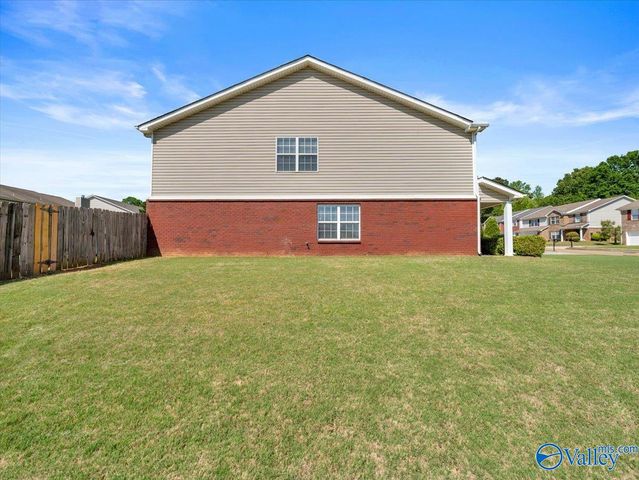 4810 Creston Court SE, Owens Cross Roads, AL 35763