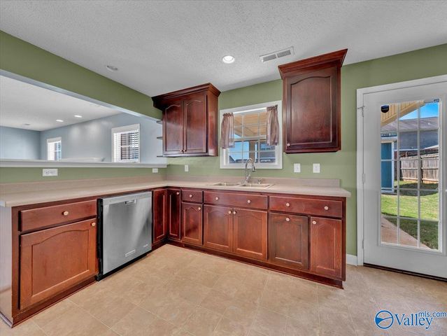 4810 Creston Court SE, Owens Cross Roads, AL 35763