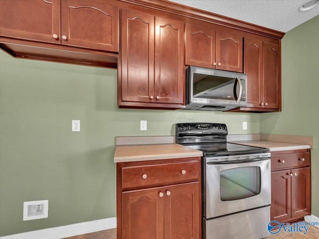 4810 Creston Court SE, Owens Cross Roads, AL 35763