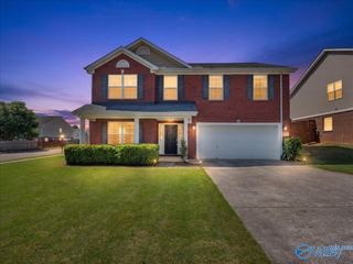 4810 Creston Court SE, Owens Cross Roads, AL 35763