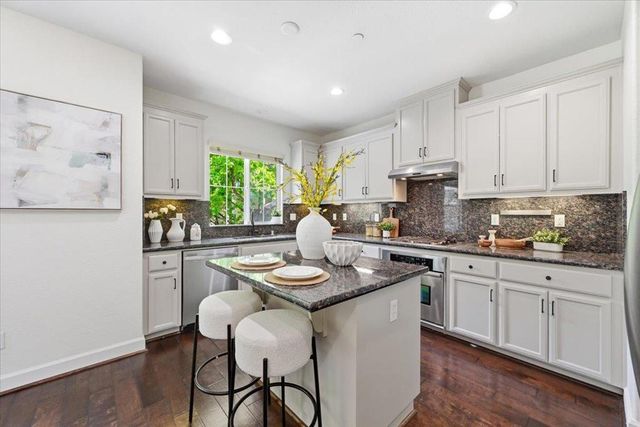 492 Kahlo Street, Mountain View, CA 94041