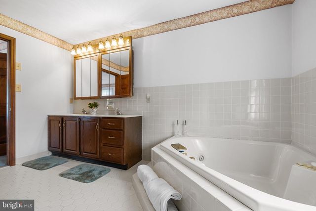 160 CONGO NIANTIC RD, Barto, PA 19504