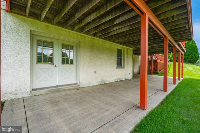 160 CONGO NIANTIC RD, Barto, PA 19504