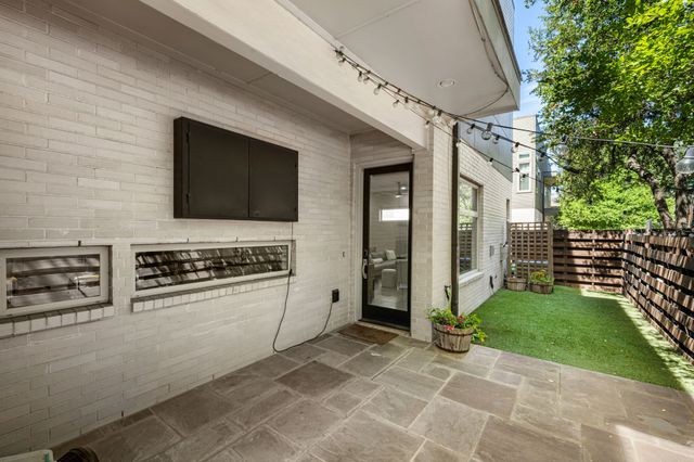 2209 Lola Court, Dallas, TX 75206