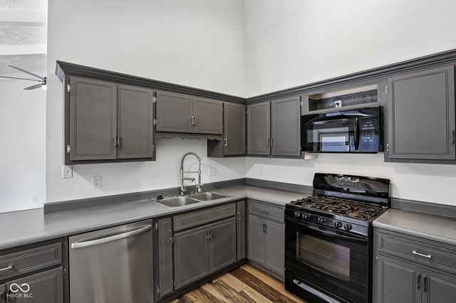 4037 Hillendale Drive, Greenwood, IN 46142