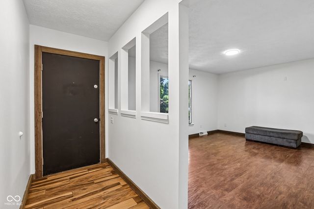 4037 Hillendale Drive, Greenwood, IN 46142