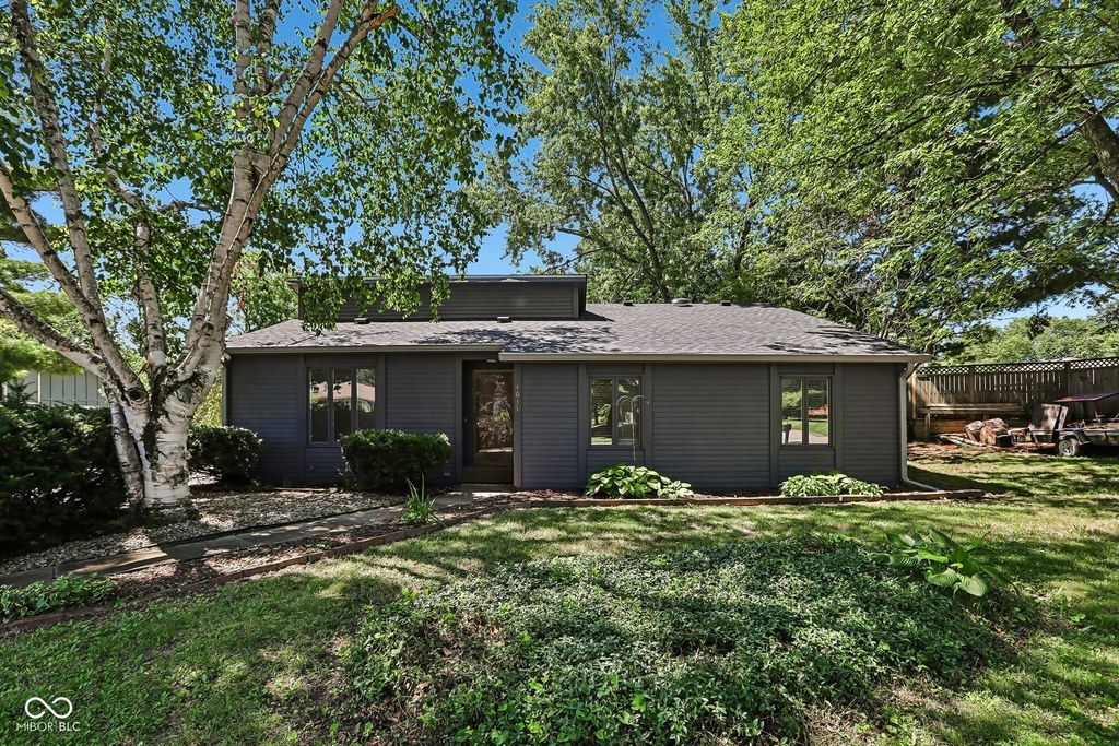 4037 Hillendale Drive, Greenwood, IN 46142