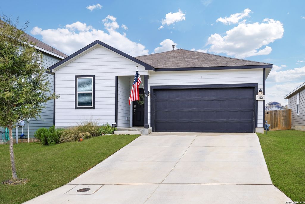 13225 Hagerd Loop, St Hedwig, TX 78152