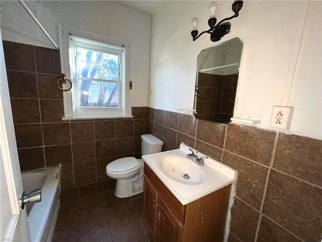 2106 Richmond AVE, Portsmouth, VA 23704