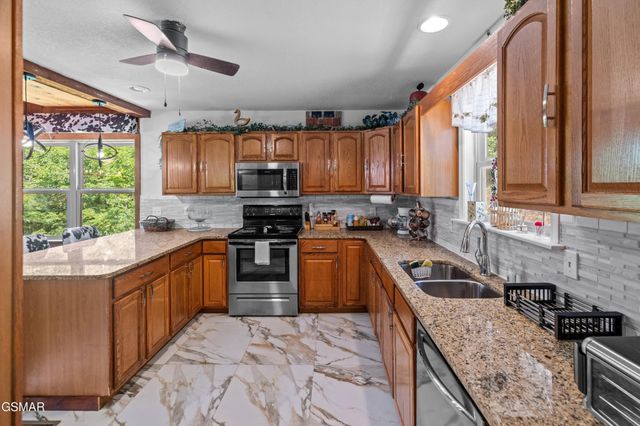 2759 Wildwood Road, Dandridge, TN 37725