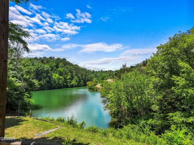2759 Wildwood Road, Dandridge, TN 37725