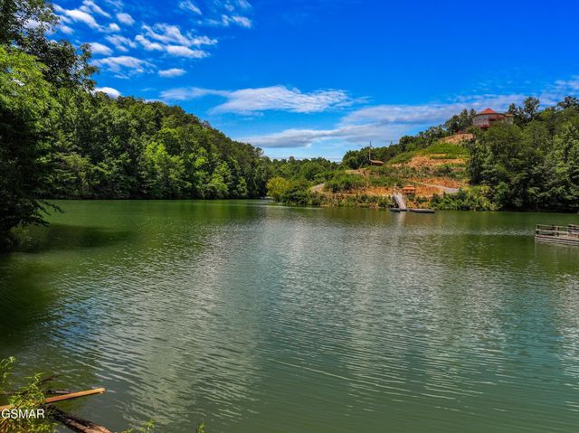 2759 Wildwood Road, Dandridge, TN 37725