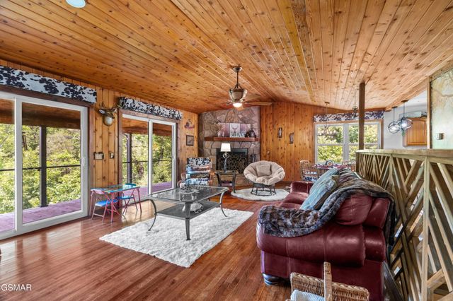 2759 Wildwood Road, Dandridge, TN 37725
