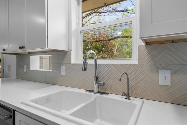 2461 Highland Road, Dallas, TX 75228