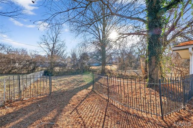 10066 Dorothy Avenue, St Louis, MO 63137