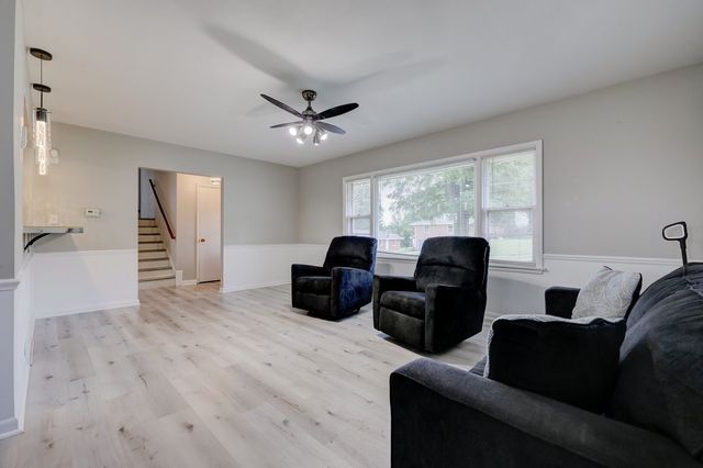 701 Clegg Road, West Des Moines, IA 50265