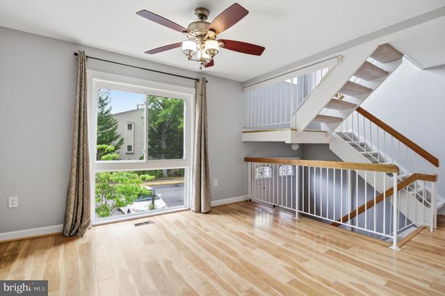 3078 SUGAR LN, Vienna, VA 22181