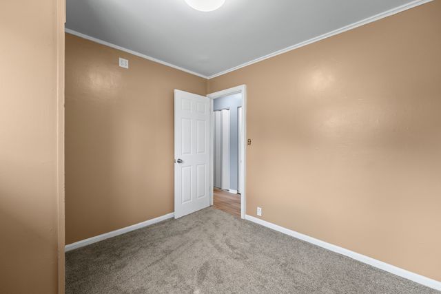 27 Cardinal Lane, Carpentersville, IL 60110