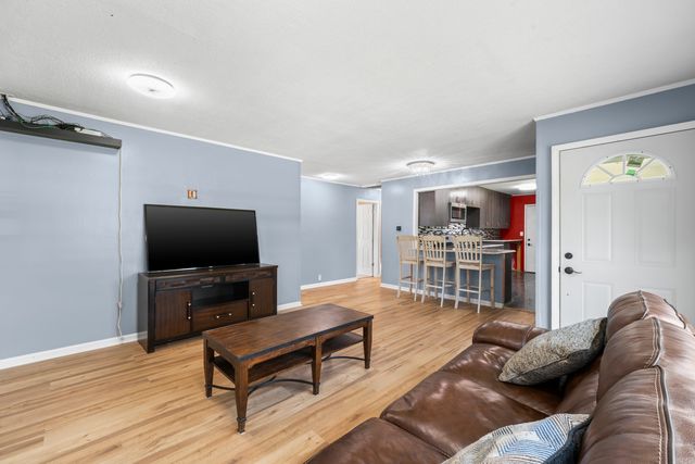 27 Cardinal Lane, Carpentersville, IL 60110