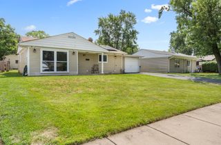 27 Cardinal Lane, Carpentersville, IL 60110