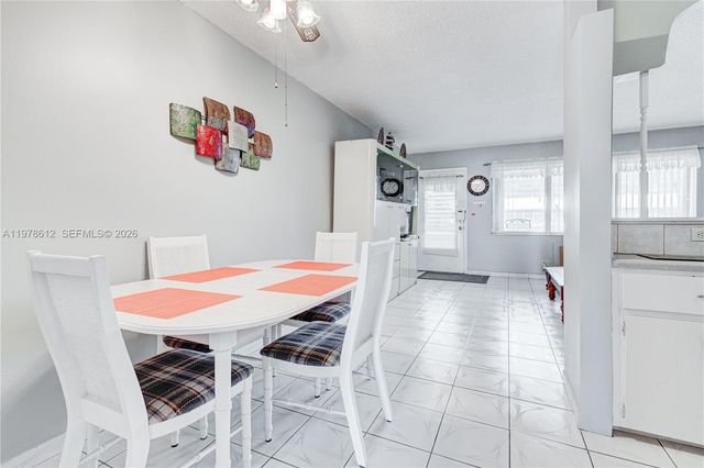 800 SW 10th Ter 20T, Hallandale Beach, FL 33009