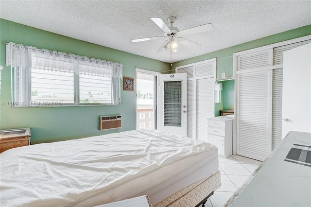 800 SW 10th Ter 20T, Hallandale Beach, FL 33009