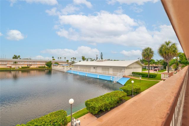 800 SW 10th Ter 20T, Hallandale Beach, FL 33009