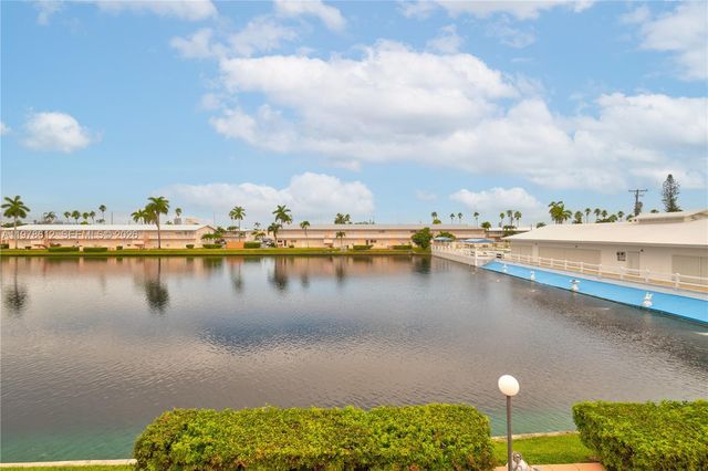 800 SW 10th Ter 20T, Hallandale Beach, FL 33009