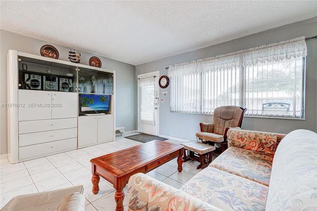 800 SW 10th Ter 20T, Hallandale Beach, FL 33009