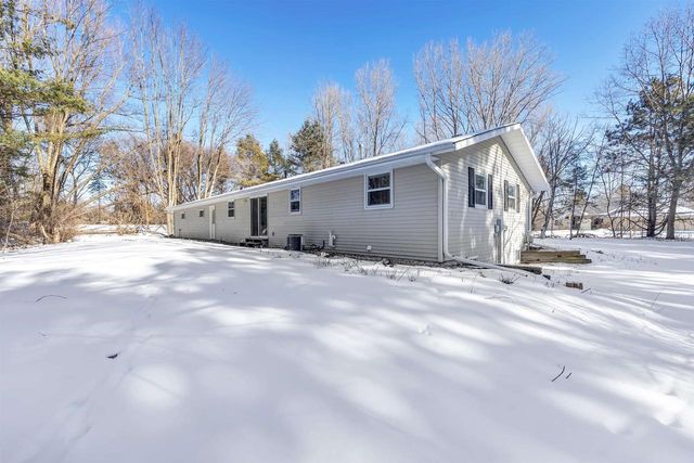 2801 MEADOW FLOWER LANE, Suamico, WI 54313