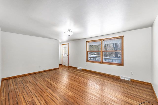 2801 MEADOW FLOWER LANE, Suamico, WI 54313