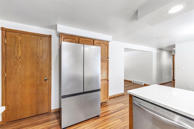 2801 MEADOW FLOWER LANE, Suamico, WI 54313