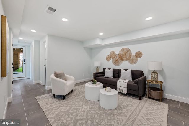 253 EVANS LN, Alexandria, VA 22305