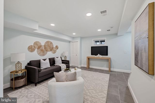 253 EVANS LN, Alexandria, VA 22305