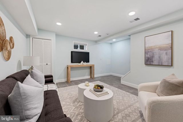 253 EVANS LN, Alexandria, VA 22305