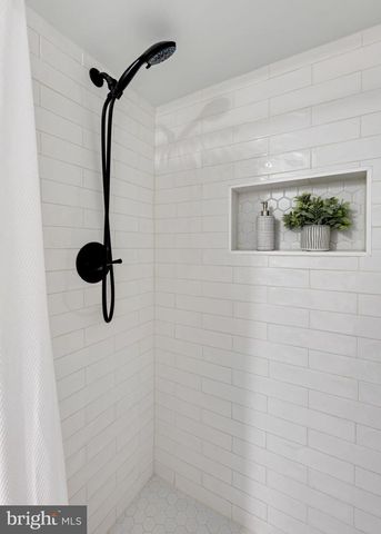 253 EVANS LN, Alexandria, VA 22305