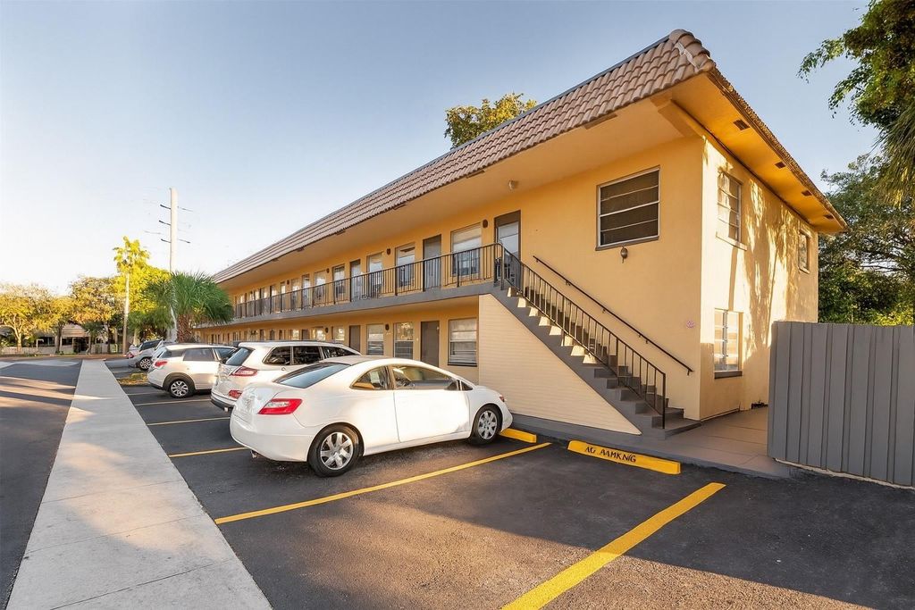 1151 NE 17th Court Apt 27, Fort Lauderdale, FL 33305