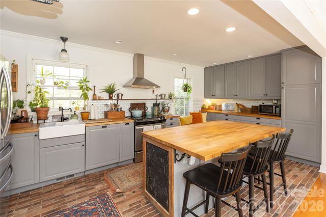 6701 Rugby Lane, Charlotte, NC 28226